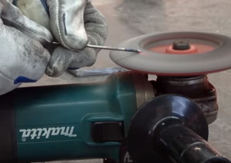 Grinder Grip lets you use your angle grinder as a bench grinder